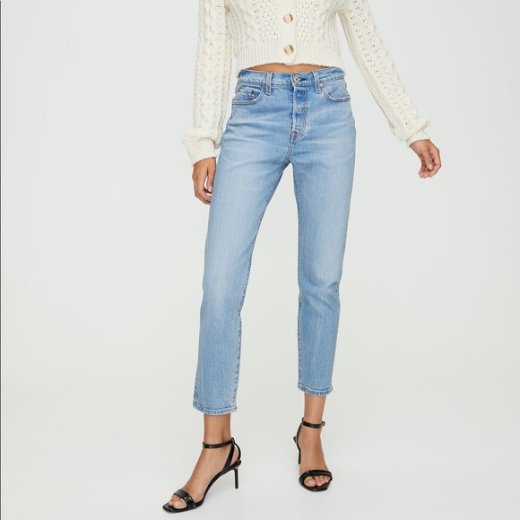 [SOLD] BNWT Aritzia Levi’s Wedgie Icon Light Denim Jeans - Picture 5 of 8